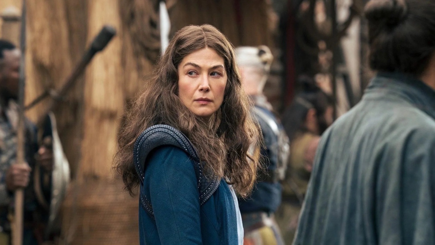 LA RUOTA DEL TEMPO | La terza stagione della serie fantasy con Rosamund Pike in arrivo su Prime Video nel 2025